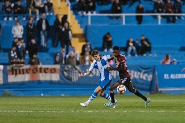 El Alcoyano vence y convence
