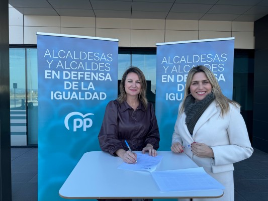 Marta Barrachina firma el manifiesto de Feijóo contra Pedro Sánchez en 