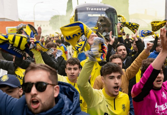 Cerca de 200 'groguets' animarán al Villarreal en Montjuïc