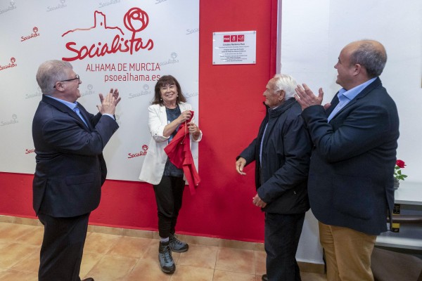 Cristina Narbona inaugura la nueva Casa del Pueblo de Alhama en homenaje a Manolo Gambín
