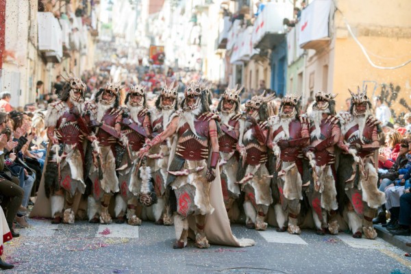 Los Moros y Cristianos de Alcoy dan un paso más hacia la igualdad al amparar escuadras mixtas
