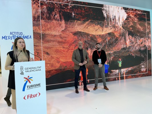 Espeleología inédita en les Coves de Sant Josep: la Vall d'Uixó muestra en Fitur su nueva experiencia