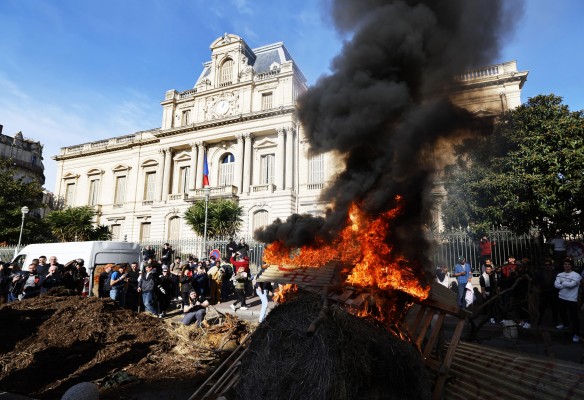 El campo español urge protección ante la deriva violenta en un momento clave de campaña