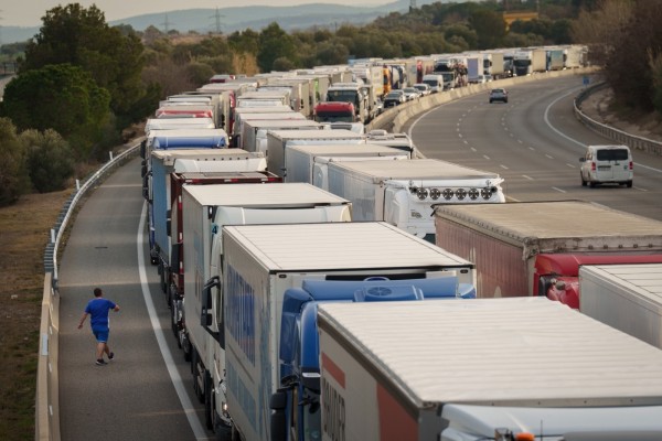 Más de 6.000 camiones murcianos se ven afectados por el bloqueo en las carreteras de Francia