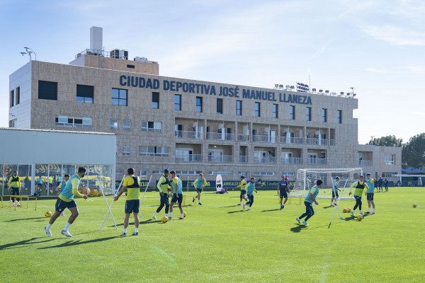 Mandi se reintegra en los entrenamientos del Villarreal tras volver de la Copa África
