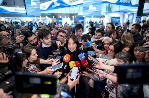 Fitur se convierte en la pretemporada de las primarias socialistas