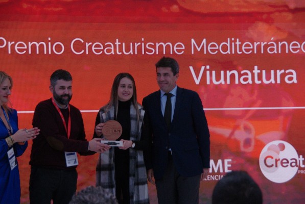 La Vall d’Uixó recibe en Fitur los premios a la mejor experiencia de turismo activo y a la calidad turística