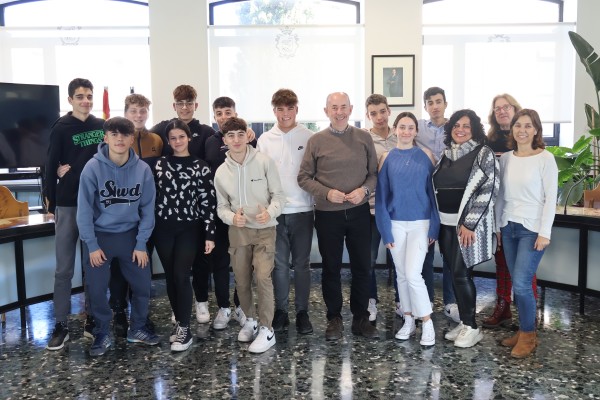 12 estudiantes del IES Massanassa crearán dos mini satélites para el concurso europeo CanSat 2024 