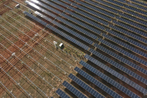 Los bajistas aprietan sobre Solaria, la segunda que más baja de toda la bolsa después de Grifols