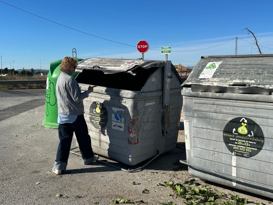 El PSOE de San Vicente lamenta que los nuevos contenedores todavía estén 
