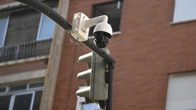 El Ayuntamiento instala cámaras en Orriols y rennovará alumbrado para mejorar la seguridad