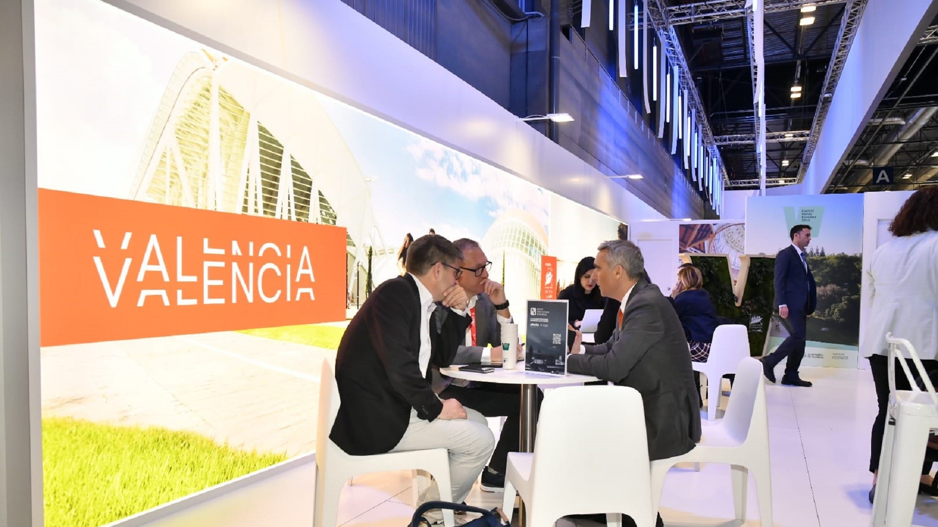 València exhibe sus cifras récord de ocupación hotelera en Fitur, que rozó el 80% en 2023