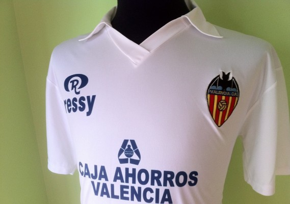 El primer partido con publicidad en la camiseta