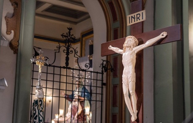  El Cristo de marfil de la iglesia de Santa María de Gracia, declarado BIC: la talla que llegó de Lepanto a Cartagena 