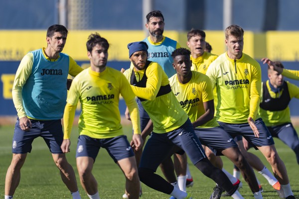 Albiol regresa a los entrenamientos después de tres semanas de baja por problemas musculares