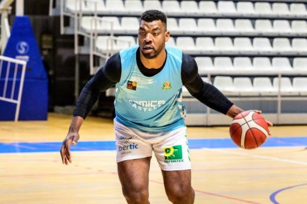 El ex del Amics Seydou Aboubacar refuerza al líder de la LEB Plata en su pelea por el ascenso