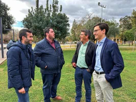 La cita de tres alcaldes, el asalto a capitales... cómo preparan los partidos locales su primer encuentro 