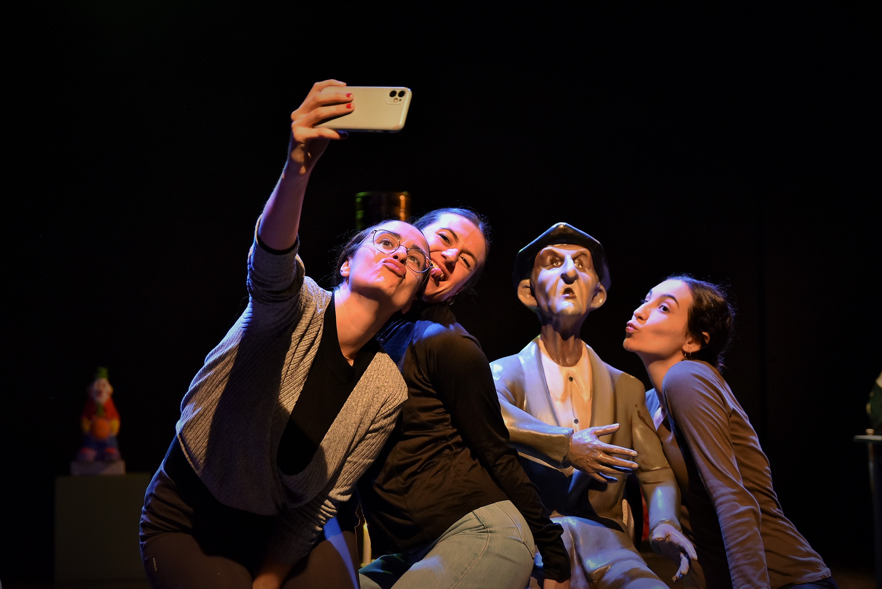 La Màquina planta cara a los sesgos de discriminación social con 'Ninots'