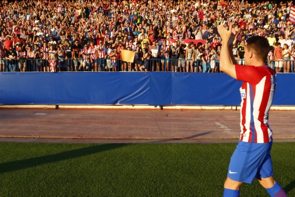 Gameiro, presentado con el Atlético: 