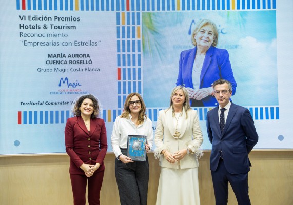 CaixaBank entrega el 'Premio CaixaBank Hotels & Tourism' de la Comunitat a María Aurora Cuenca