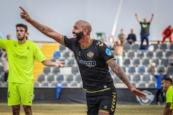 El atacante del Intercity Emilio Nsue reina en la Copa de África como máximo goleador
