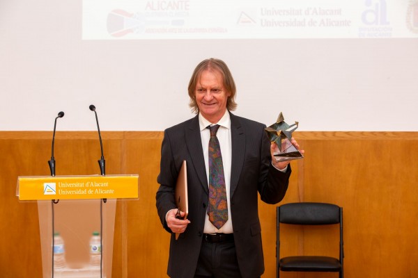 David Russell recibe el Premio Alicante Guitarra Clásica en la Universidad de Alicante
