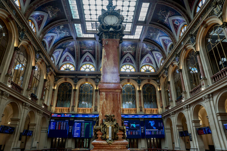 El Ibex 35 se deja al cierre más del 1% y se aleja de los 9.900 puntos