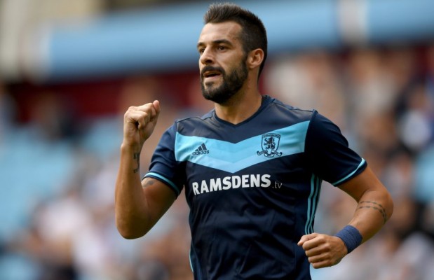 Álvaro Negredo refuerza su apuesta en bolsa con su sicav a la baja