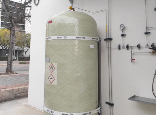 Espaitec instala en la UJI un demostrador para producir y almacenar hidrógeno verde