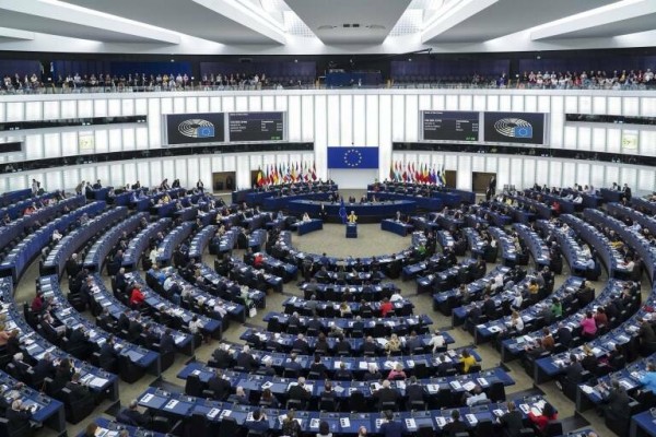 La Eurocámara encarga a sus comisiones de Justicia y Economía que examinen la ley de amnistía
