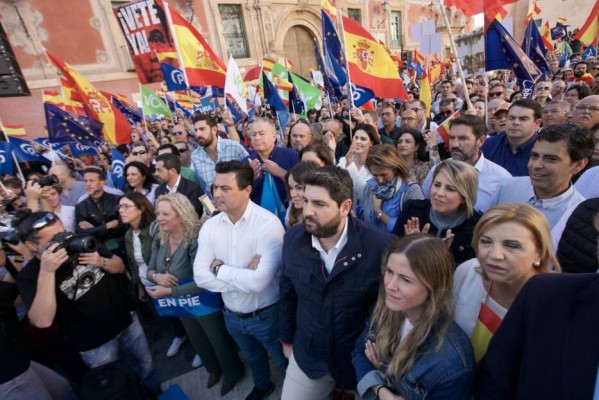 El PP llama a los murcianos a manifestarse en Madrid contra Sánchez y sus pactos con Junts