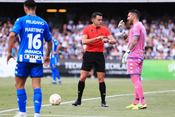 El Eldense espera anunciar este martes la contratación del portero Ian Mackay