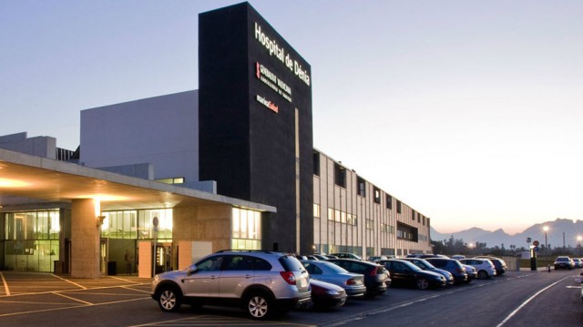 El Hospital de Dénia anuncia recortes laborales en pleno debate sobre su futuro 