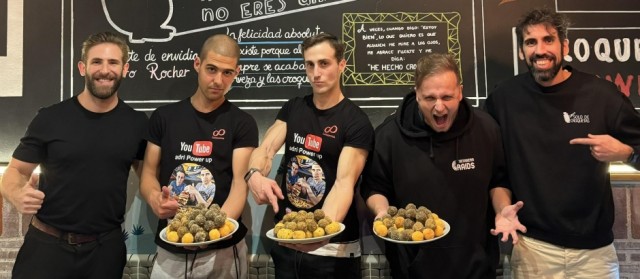 El cartagenero Valentín Carrasco no tiene límites: récord tras comer 237 croquetas, cerca de seis kilogramos  