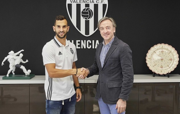 Montoya completa la nómina de laterales en el Valencia CF
