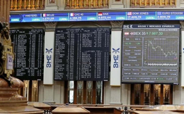 El mercado sigue sacudiéndole al sector bancario y provoca una fuerte caída del Ibex 35