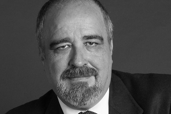 El cartagenero José Muelas presenta su libro 'Historias increíbles de un abogado de oficio' este martes