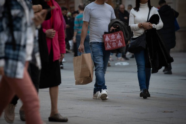Las ventas de las empresas moderan su caída en noviembre hasta el 2,7% y suman ocho meses de retrocesos