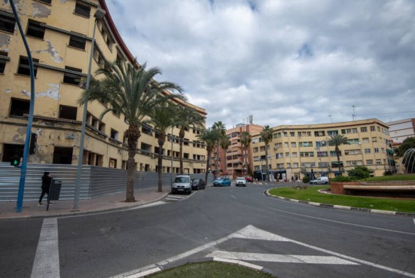Vivienda inyecta de urgencia 469.000 euros para reparar casas de Miguel Hernández de Alicante