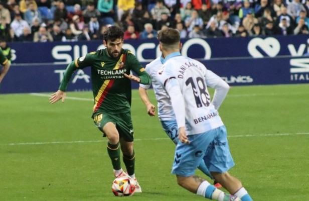 El Castellón da un golpe de autoridad en La Rosaleda y consolida su liderato