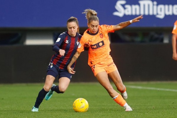 Un confuso Valencia cae en Eibar por la mínima