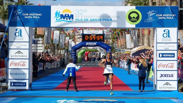 Los etíopes Andamlak Belihu y Zewditu Aderaw dominan la Media Maratón de Santa Pola
