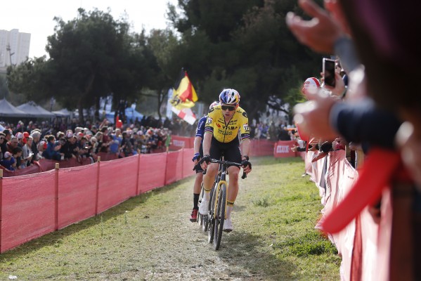 El belga Van Aert fue la estrella que más brilló en Benidorm; el vilero Felipe Orts, octavo
