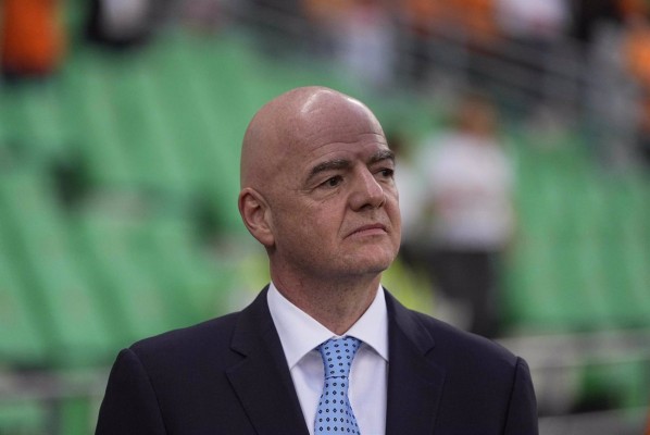 Infantino pide la pérdida automática del partido para los equipos cuyos aficionados cometan actos racistas