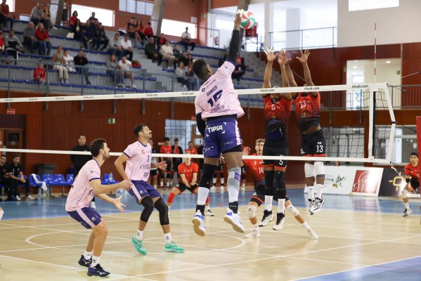 Conqueridor cae tras rozar el triunfo ante San Roque pero saca un punto clave para acercarse a la sexta plaza