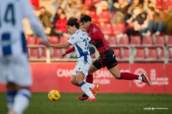 El Mirandés anula la magia de Carlos Álvarez en el descuento