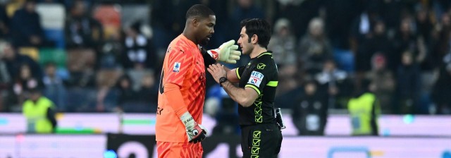 El Udinese apoya a Maignan; FIFA pide sanción para clubes por racismo de sus aficionados