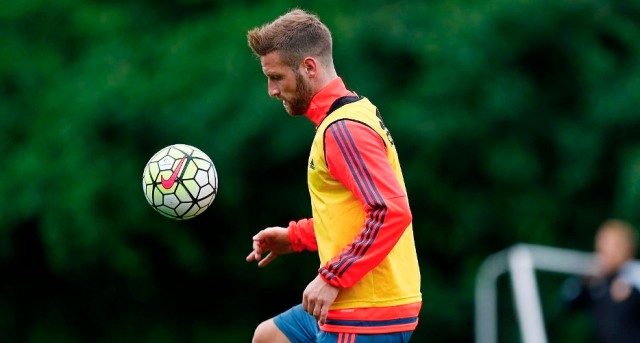 Mustafi abandona la sesión con molestias