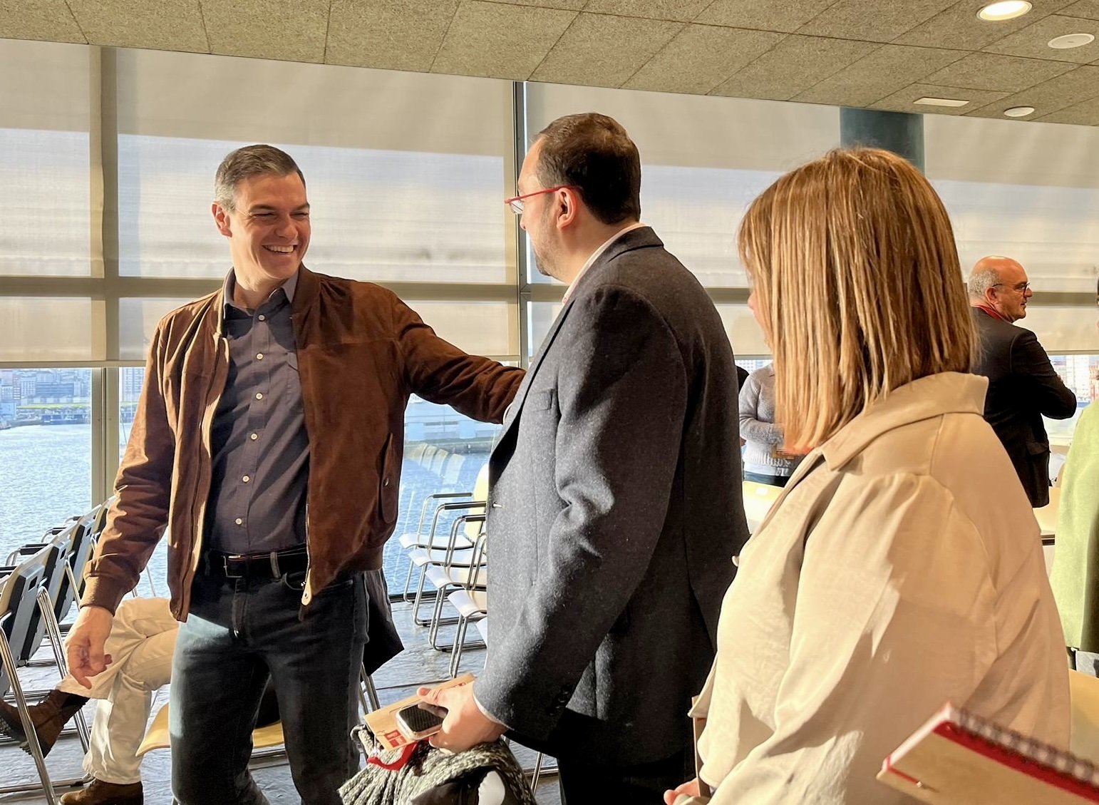 Sánchez cenó con sus barones y pidió centrarse en las medidas para dar por superada la amnistía