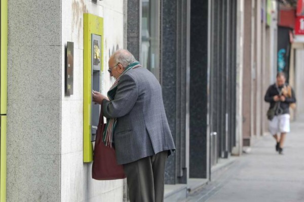 Los bancos españoles ganan casi 26.000 millones en 2023, un 24 % más, pese al impuesto